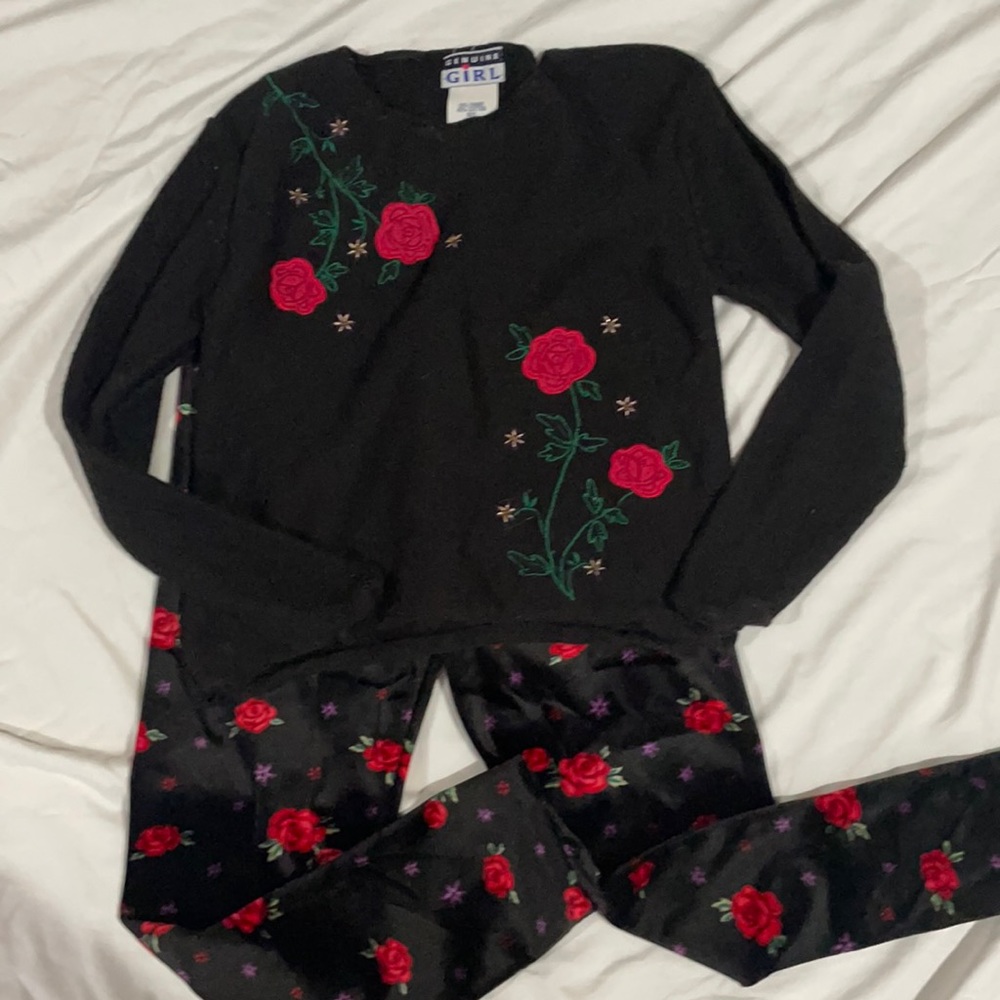 Two piece Oshkosh Genuine girl set. Size 7